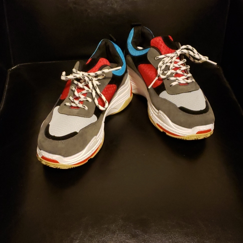 Womans sneakers